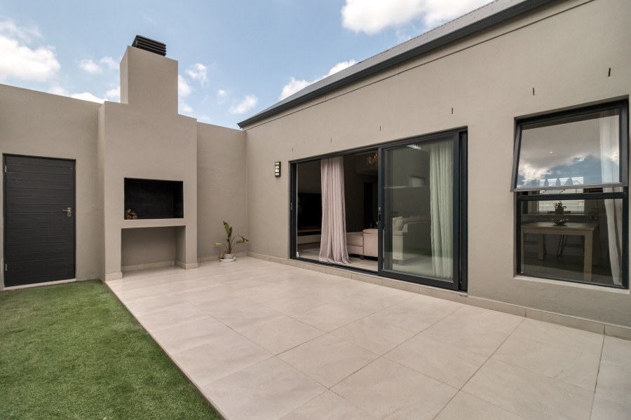 4 Bedroom Property for Sale in Aan de Wijnlanden Western Cape